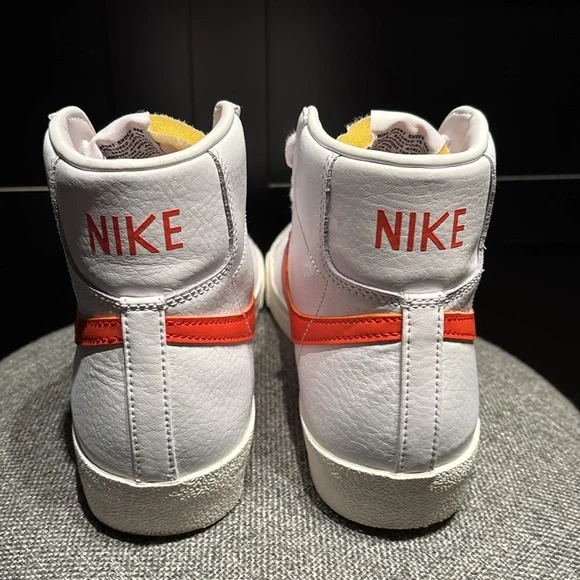 Nike Blazer Mid ‘77 Vintage Mens 9 Women’s 10.5 Orange-White-Sail - Picture 3 of 8